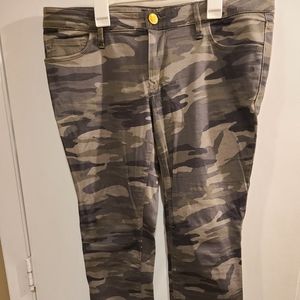 Womens 10 Camo